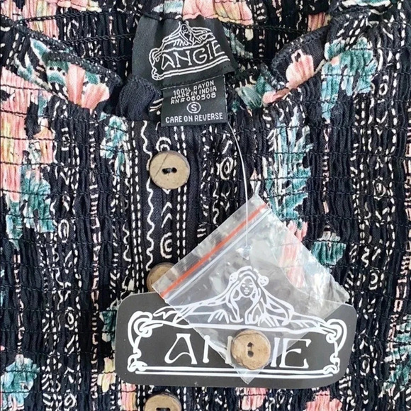 Angie Off the Shoulder black Hawaiian floral Button Down Flora Dress - Picture 5 of 7